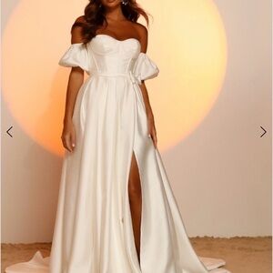 Chic Strapless Cream Gown